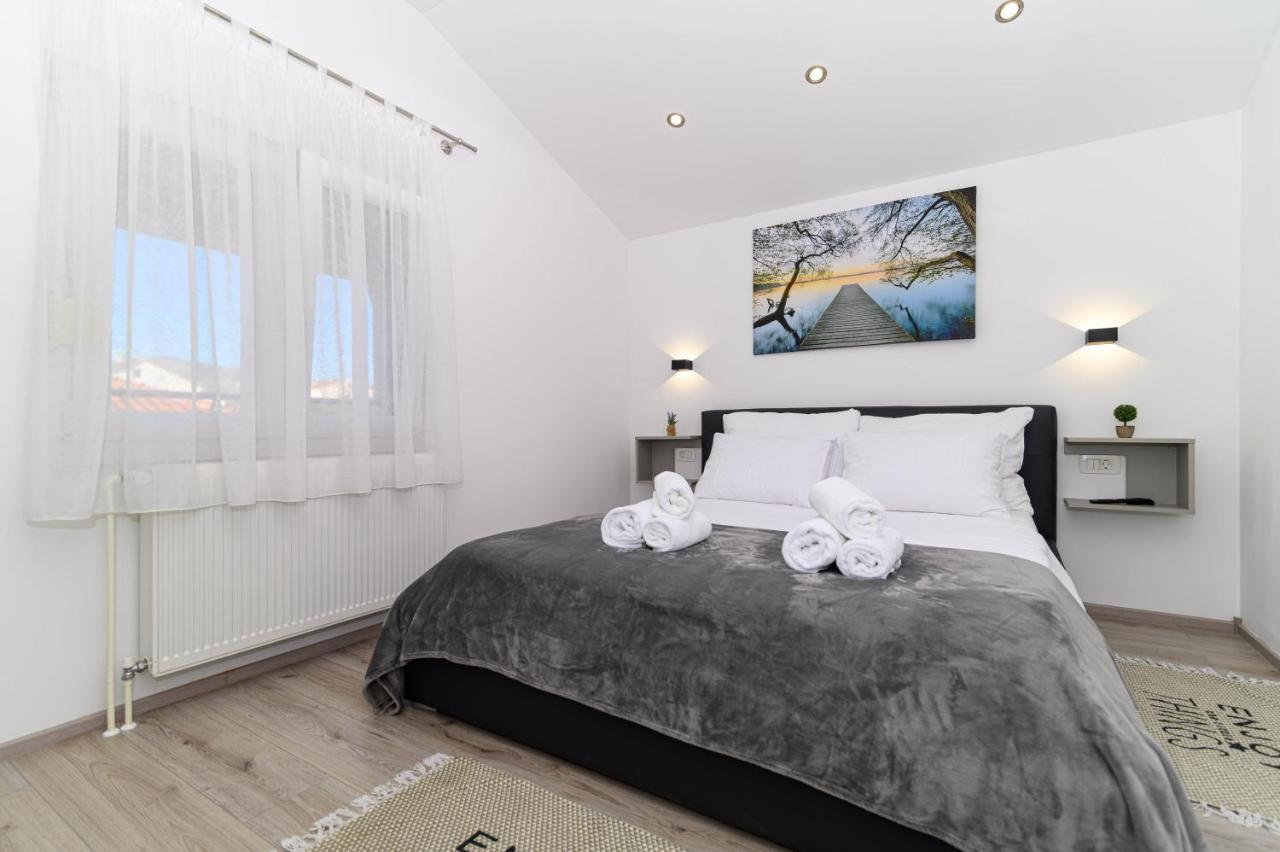 Apartament Loni Trogir Zewnętrze zdjęcie